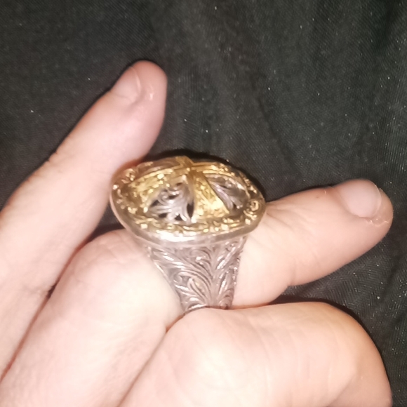 Ring - Picture 1 of 3